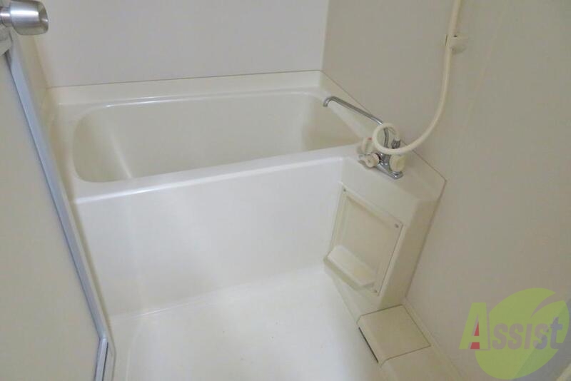 バス・シャワールーム　広いバスタブで足が延ばせてゆっくり休めますね。