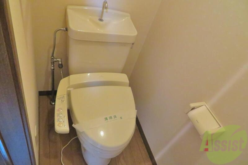 トイレ　温水洗浄便座で一年中快適に過ごせますね。
