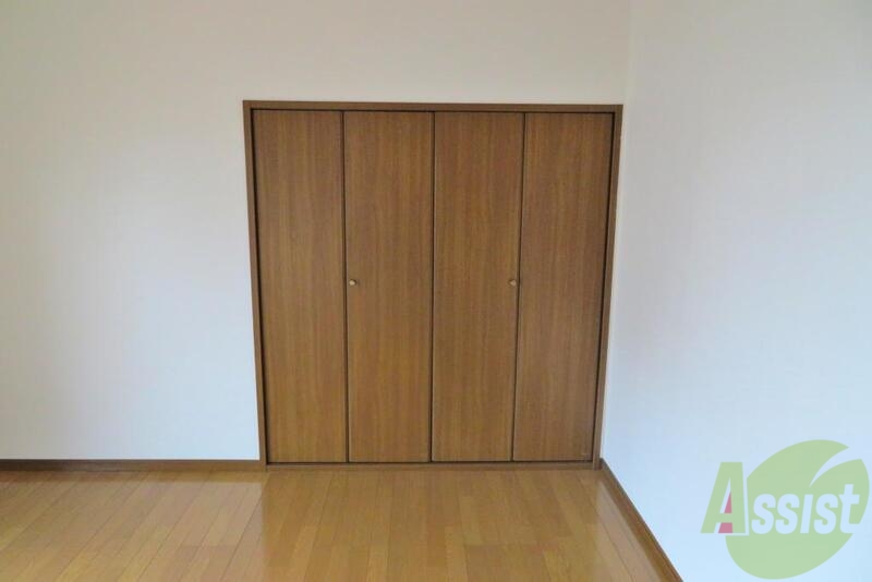 収納　収納が２面あってお洋服たくさん入りますね。