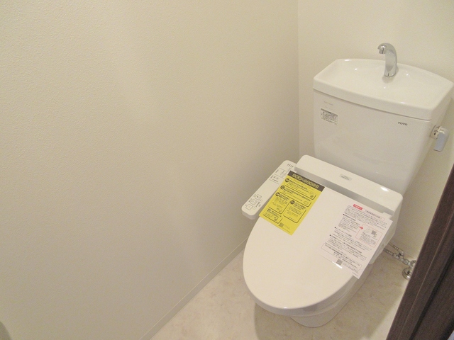 トイレ　温水洗浄便座