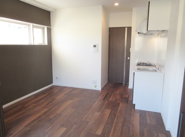 居室・リビング　窓が大きく明るいリビング