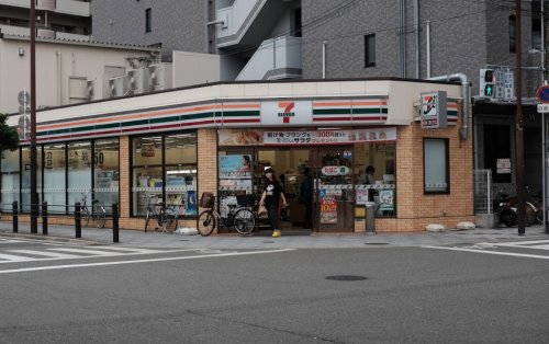 コンビニ　セブンイレブン 浪速日本橋西店（コンビニ）まで498m