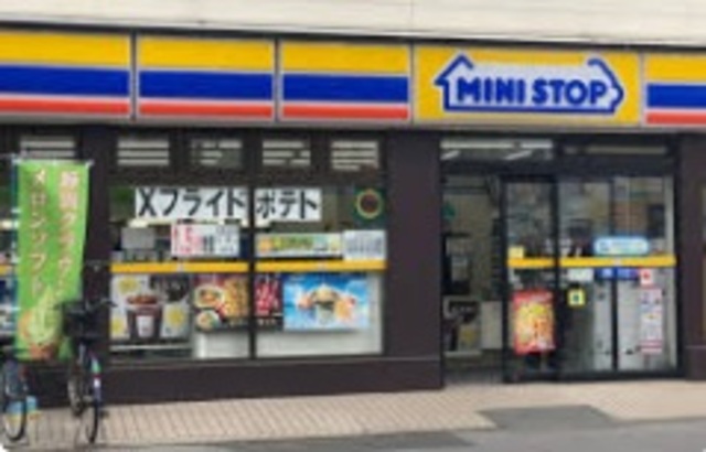 コンビニ　ミニストップ塚田駅前店（コンビニ）まで378m