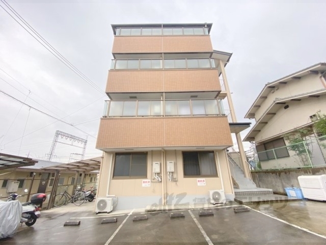 奈良市西大寺赤田町のアパートの建物外観