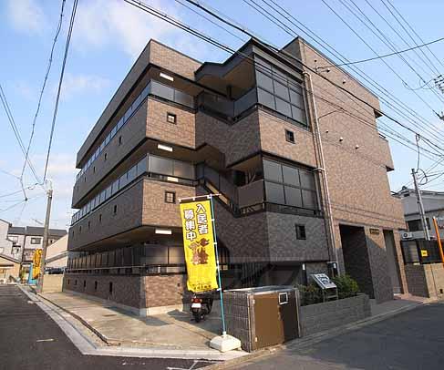 京都市伏見区成町のマンションの建物外観