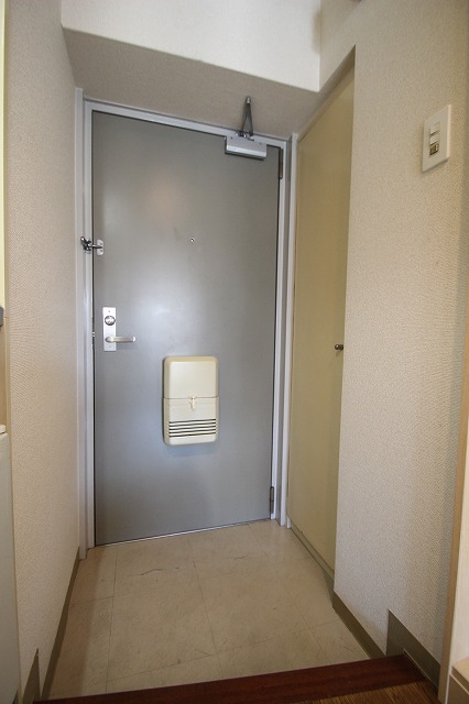 玄関　同物件別室です。