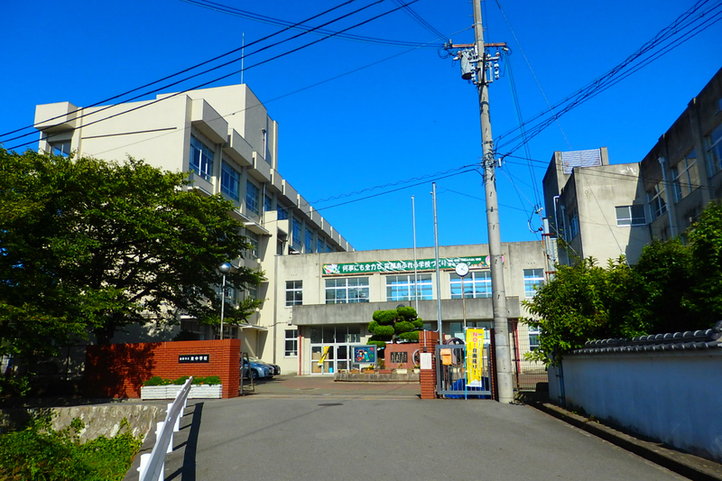 【姫路市御国野町国分寺のマンションの中学校】