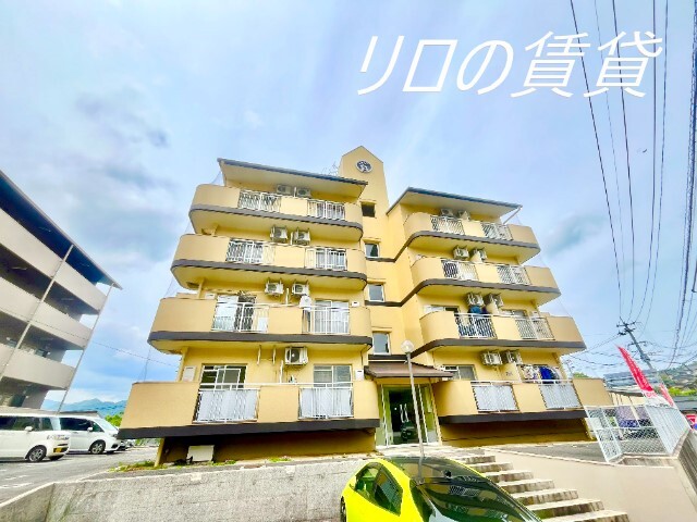 飯塚市相田のマンションの建物外観