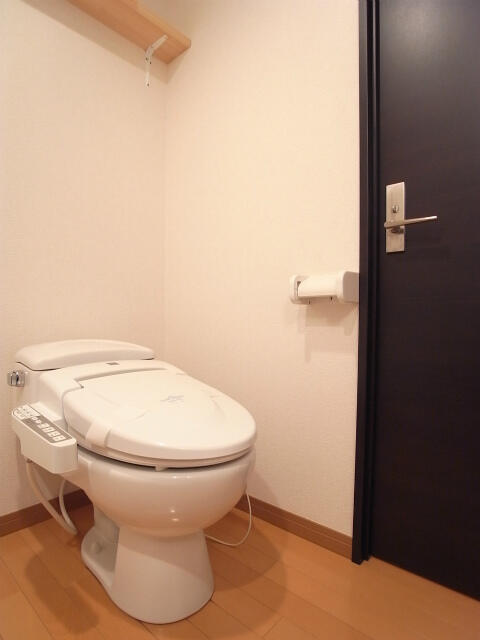 【江戸川区鹿骨のアパートのトイレ】