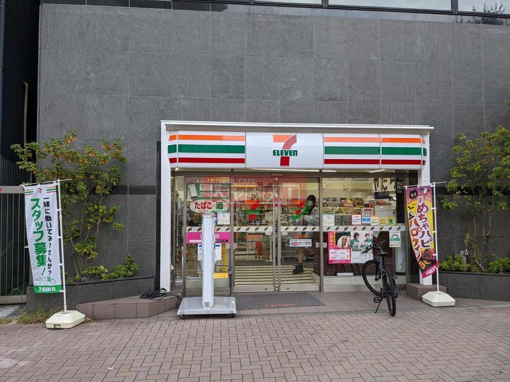 コンビニ　セブンイレブン中野坂上駅南店（コンビニ）まで100m