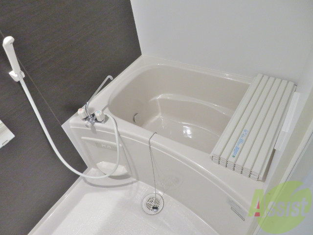 バス・シャワールーム　こちらはお風呂。一日の疲れをここで癒してください。