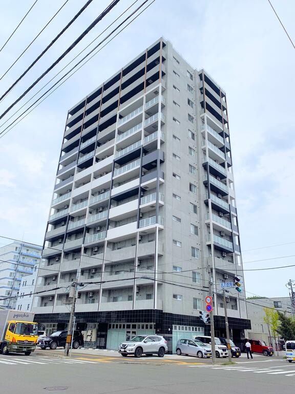 【札幌市中央区北七条西のマンションの建物外観】