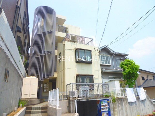 羽曳野市東阪田のマンションの建物外観