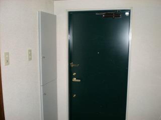 玄関　同物件別室のお写真です