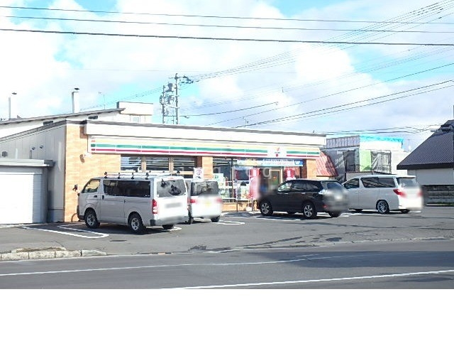 コンビニ　セブンイレブン旭川新富2条店（コンビニ）まで1029m