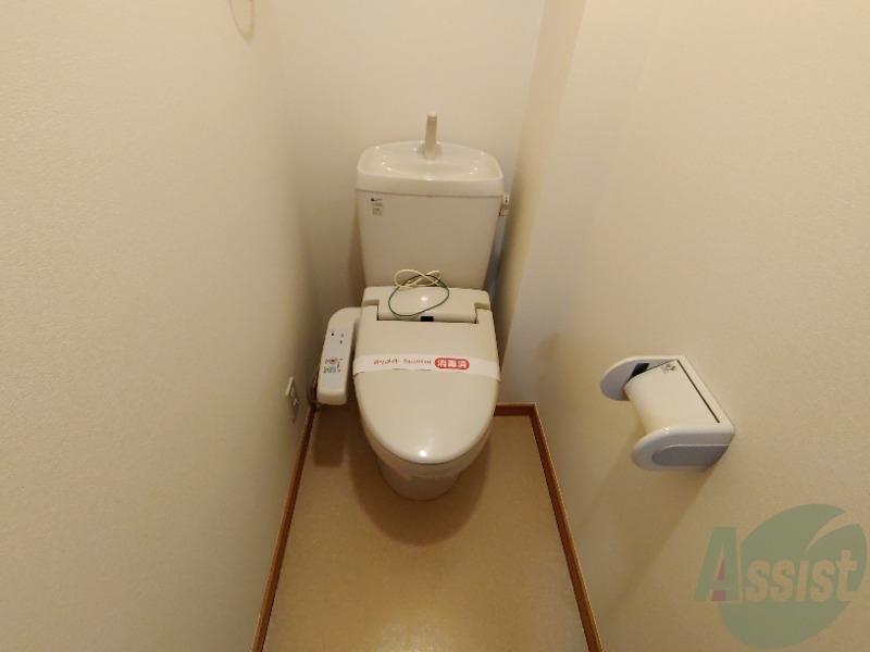 トイレ　ウォシュレット機能がついたトイレです。安心して使用できますね