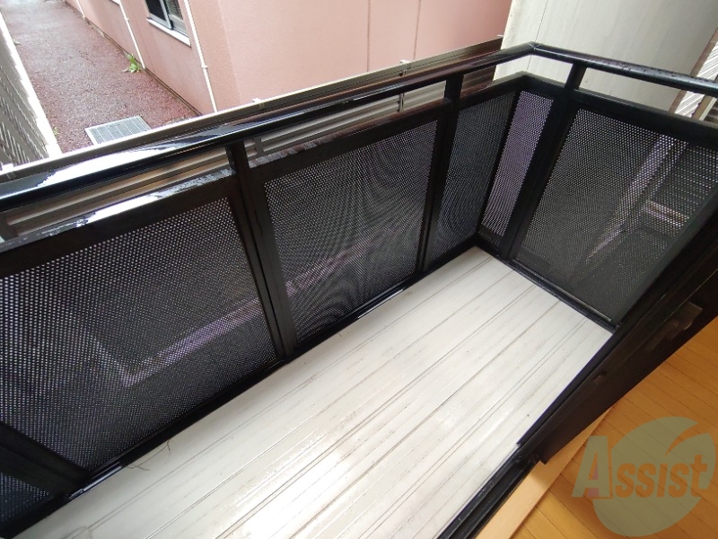 バルコニー　バルコニーは幅があり、広い印象を受けました。