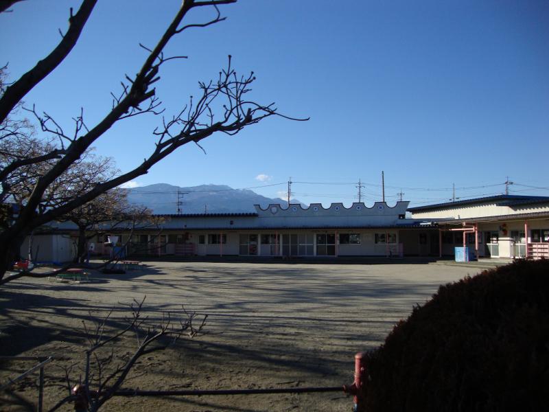 【甲斐市万才のアパートの幼稚園・保育園】