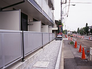 バルコニー　室外洗濯物干し場所です。