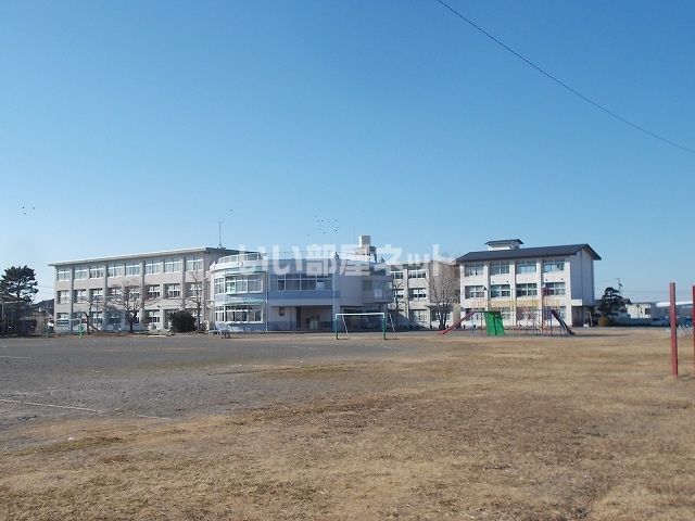 【菊川市下平川のアパートの小学校】