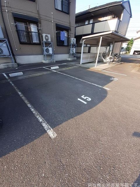 【妙高市高柳のアパートの駐車場】