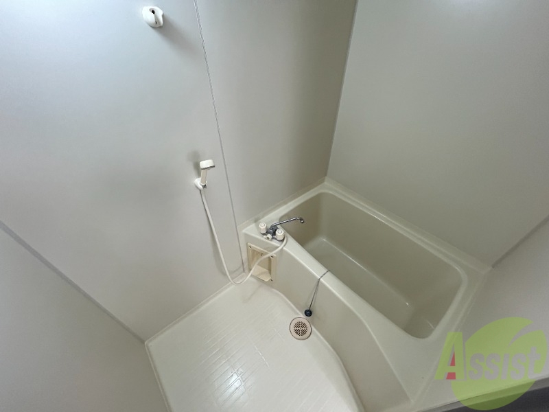 バス・シャワールーム　浴室はこちら。シンプルな作りになってます。