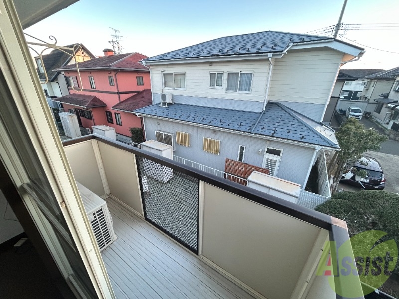 バルコニー　バルコニーはこちら。洗濯物も干せますよ。