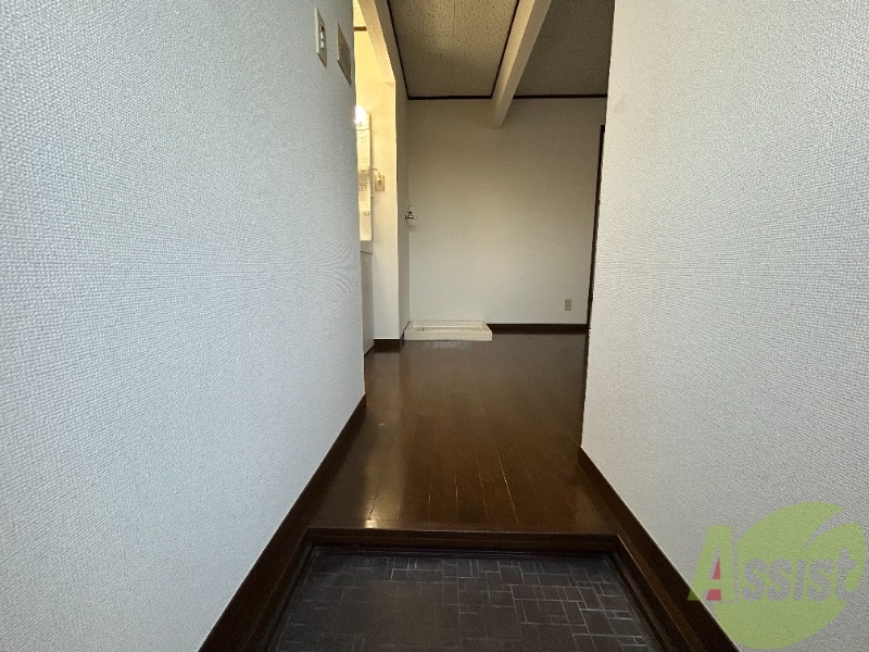 玄関　玄関からの様子を撮影しました。明るい印象です。