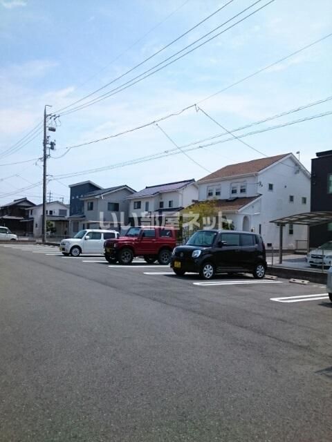 【エアリスIIの駐車場】