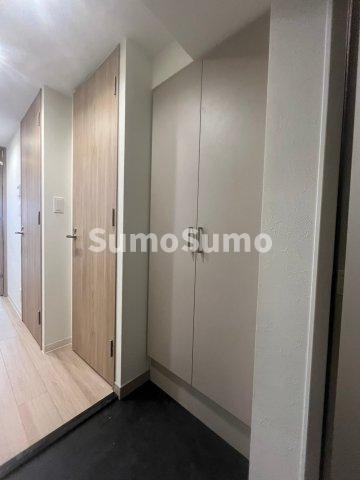 玄関　ちょっとした収納スペースも充実しています