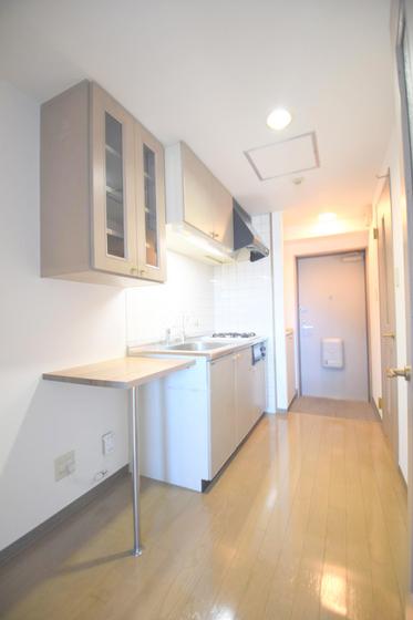 その他　食器棚の下には作業台もあります！