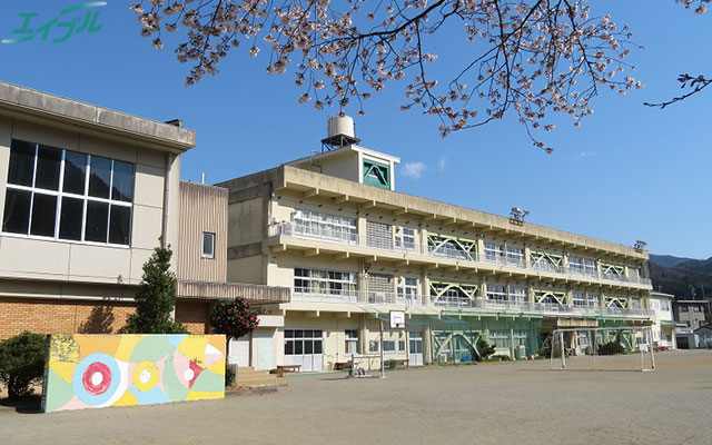 小学校　松阪市立柿野小学校（小学校）まで1100m