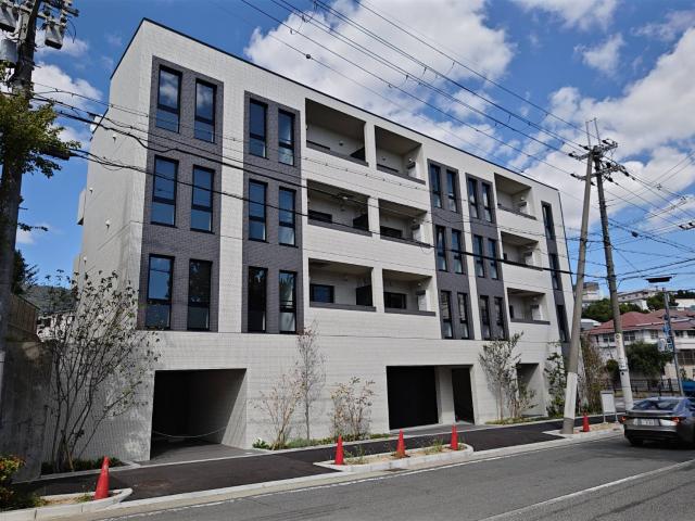 【芦屋市東山町のマンションの建物外観】