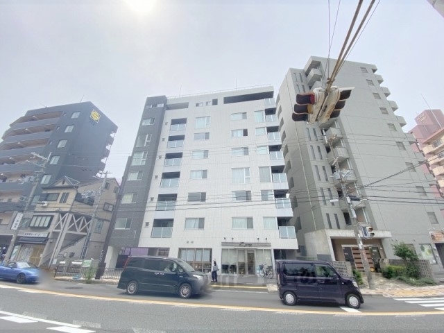 【枚方市新町のマンションの建物外観】