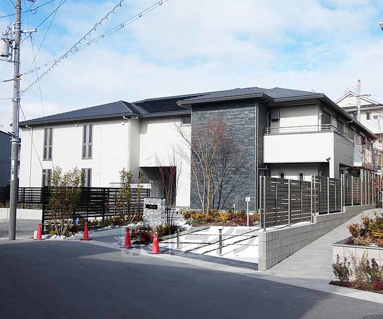 京都市伏見区深草大亀谷大山町のアパートの建物外観