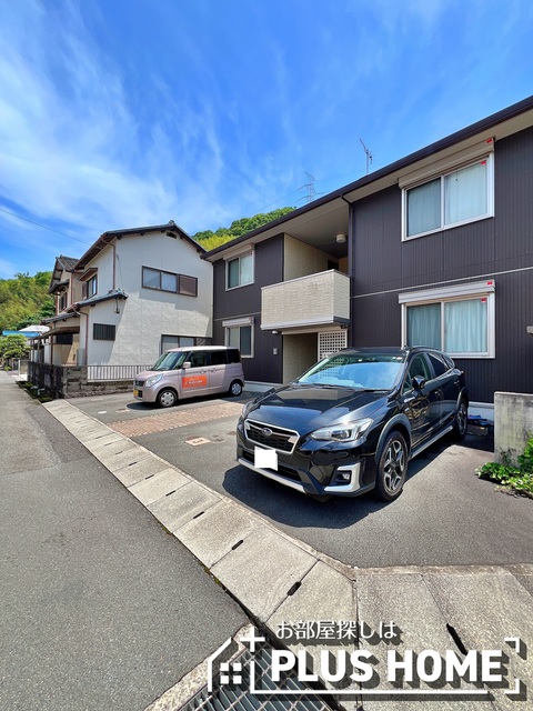 【和歌山市毛見のアパートの駐車場】