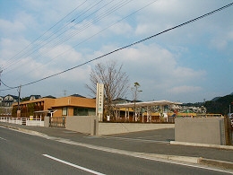 【糟屋郡篠栗町庄のマンションの幼稚園・保育園】