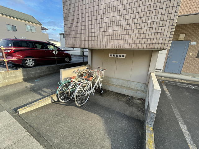 【さいたま市見沼区春岡のマンションの駐車場】