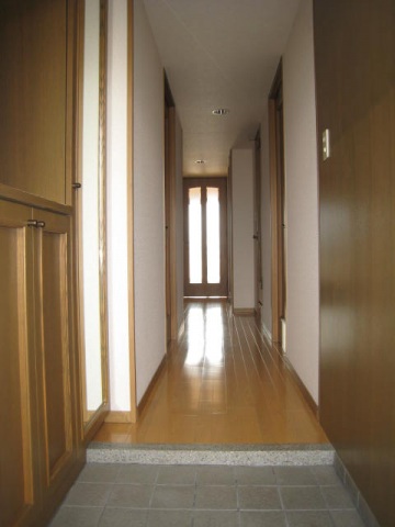 玄関　写真は別号室のものです。