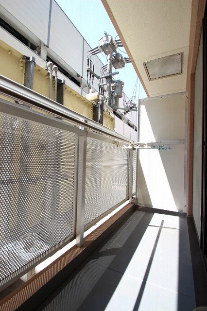 バルコニー　同物件別号室の写真です。