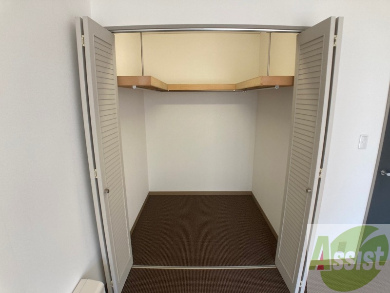 収納　ウォークインクローゼットは奥行きもあり、荷物が多い方でも安心