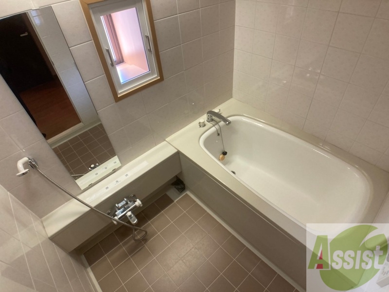 洗面設備　お風呂です。ゆっくりお風呂につかるのも体に良いですね～