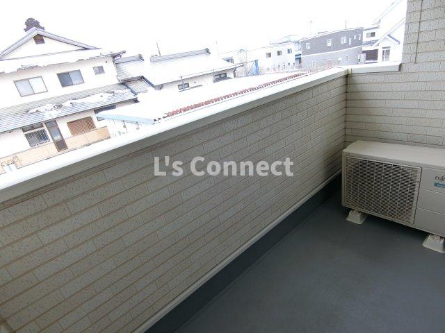 バルコニー　２階のお部屋で洗濯物もたくさん干せます。