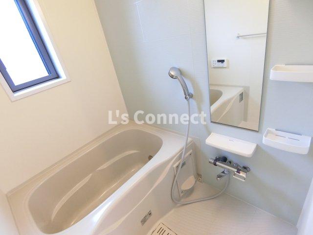 バス・シャワールーム　追焚き、浴室乾燥付きのお風呂。