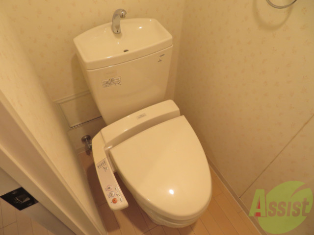 トイレ　各機能付きのトイレになります。便利にお使いいただけます。