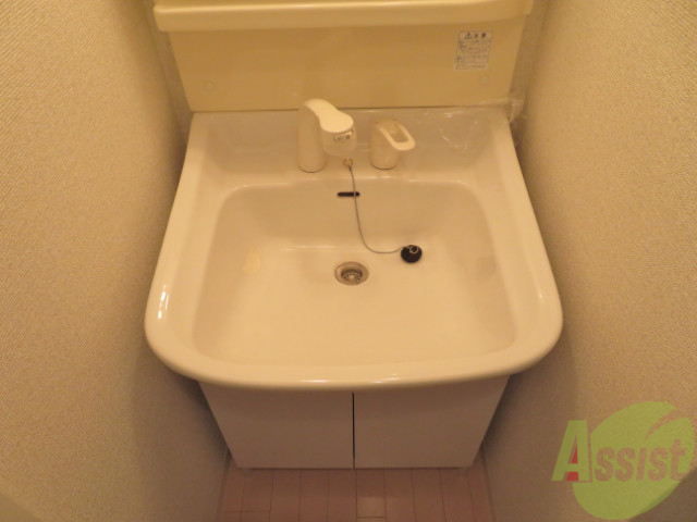 洗面設備　洗面になります。鏡も付いておりますので身だしなみバッチリです