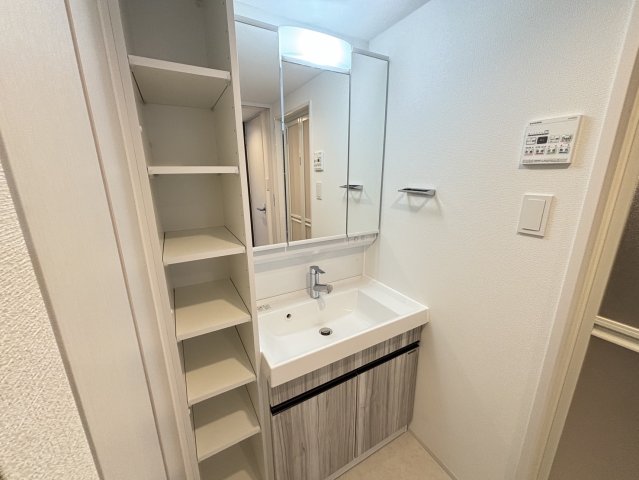 洗面設備　※同間取り201号室参照写真