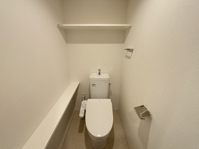 トイレ　※同間取り201号室参照写真