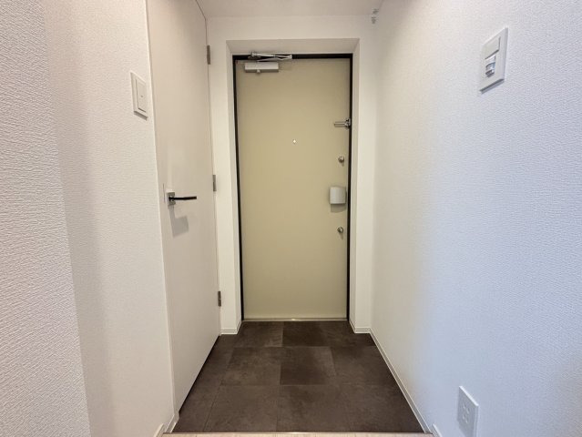 玄関　※同間取り201号室参照写真
