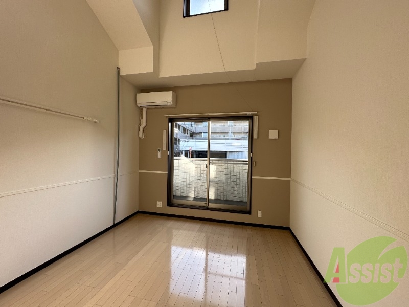 居室・リビング　８．２帖の洋室です。生活のメインとなる部屋ですね。